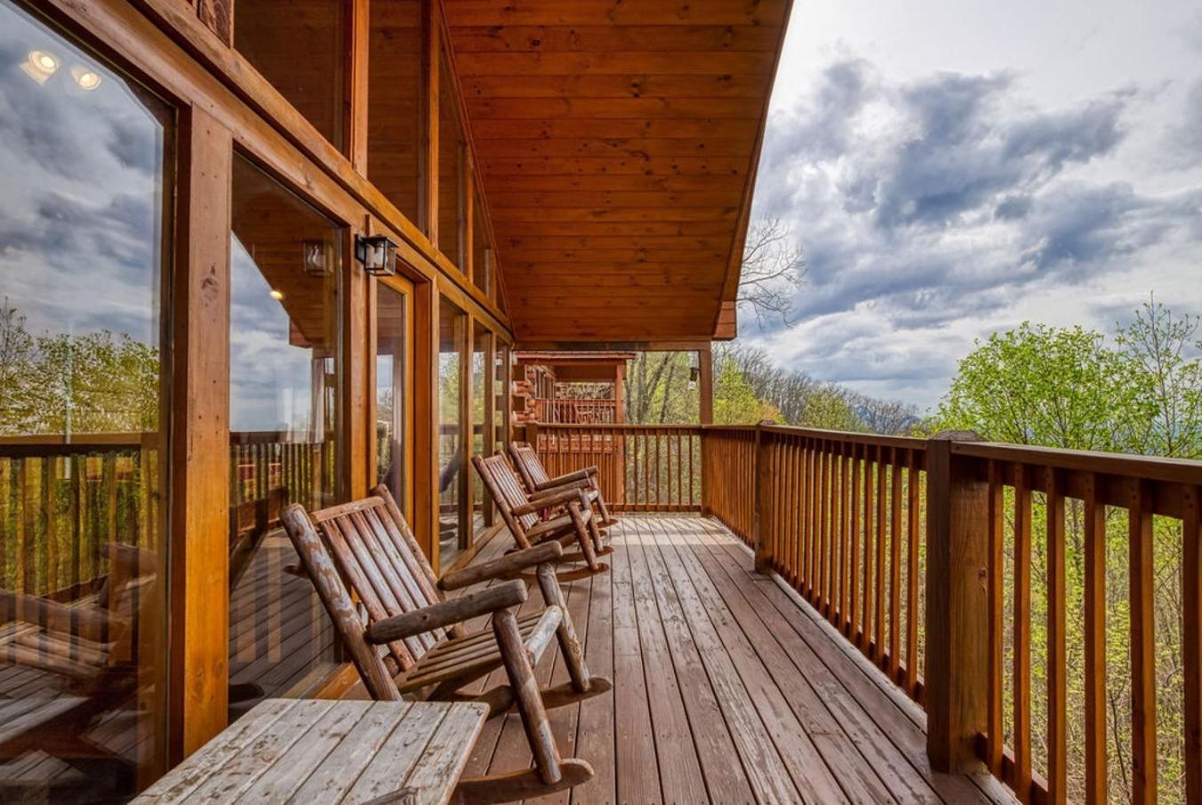 Ferienhaus Amazing Views, Pool, Hot Tub, Pool Table, Arcade *